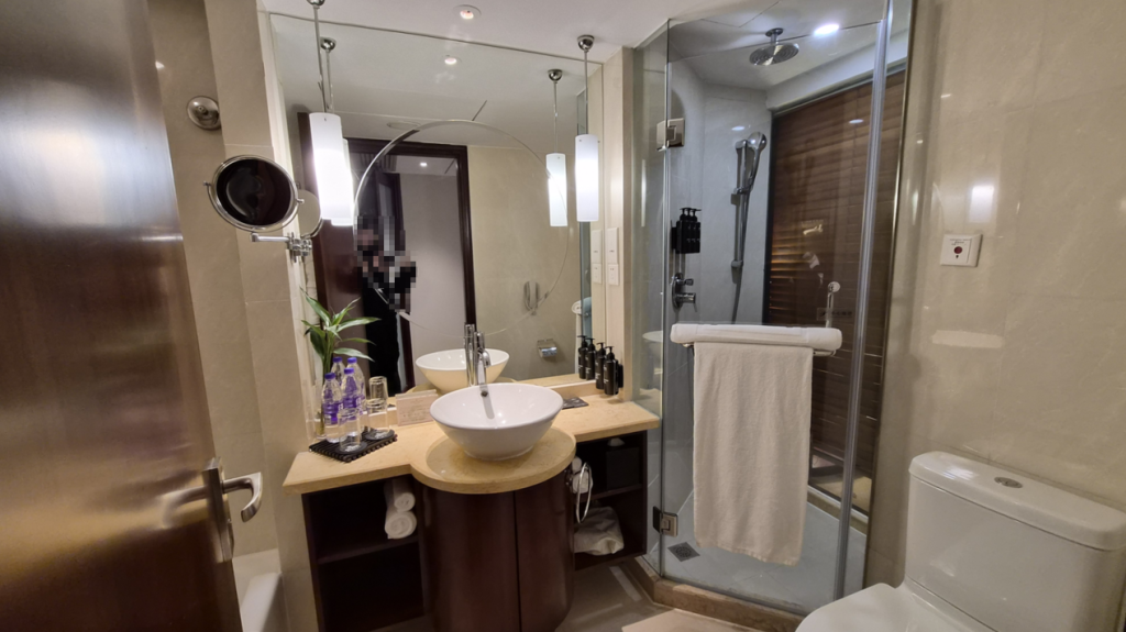 래디슨 컬렉션 하이랜드 호텔 화장실 내부 모습