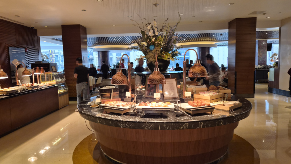 래디슨 컬렉션 하이랜드 호텔 조식 식당